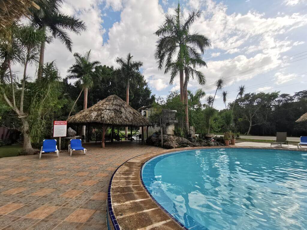 piscina en hotel hacienda doralba